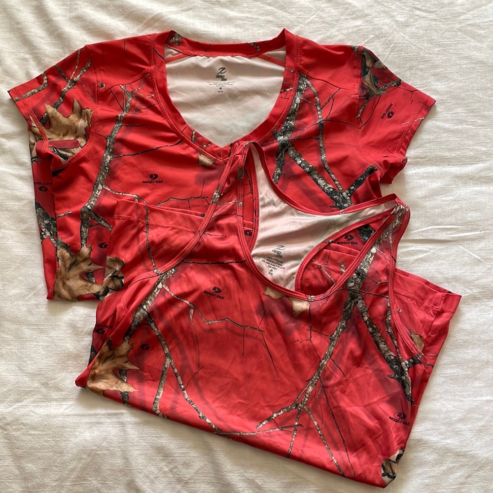 Mossy Oak V-Neck and Razor Back